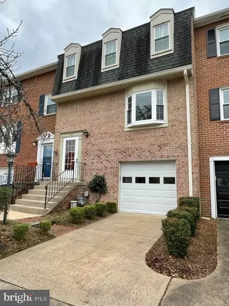 24 W CHAPMAN ST #A, Alexandria, VA 22301