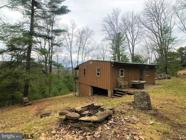 75 CALHOUN DR, Renovo, PA 17764