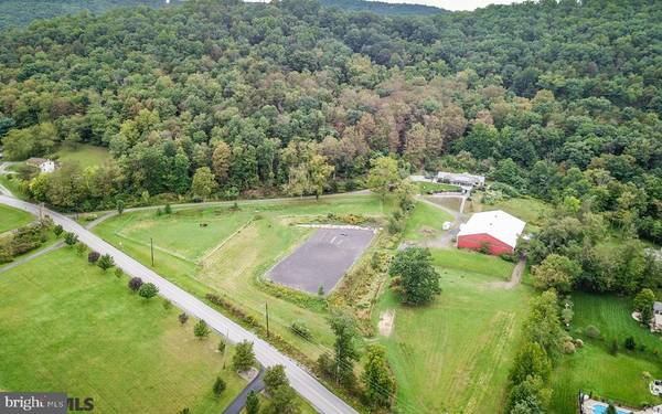 243 FAIRPOINT RD, Mill Hall, PA 17751