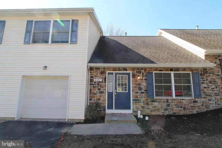 227 AMBLEWOOD WAY, State College, PA 16803