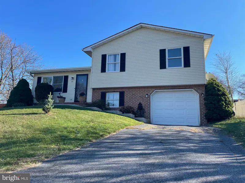 28 HERSHEY CT, Martinsburg, WV 25404