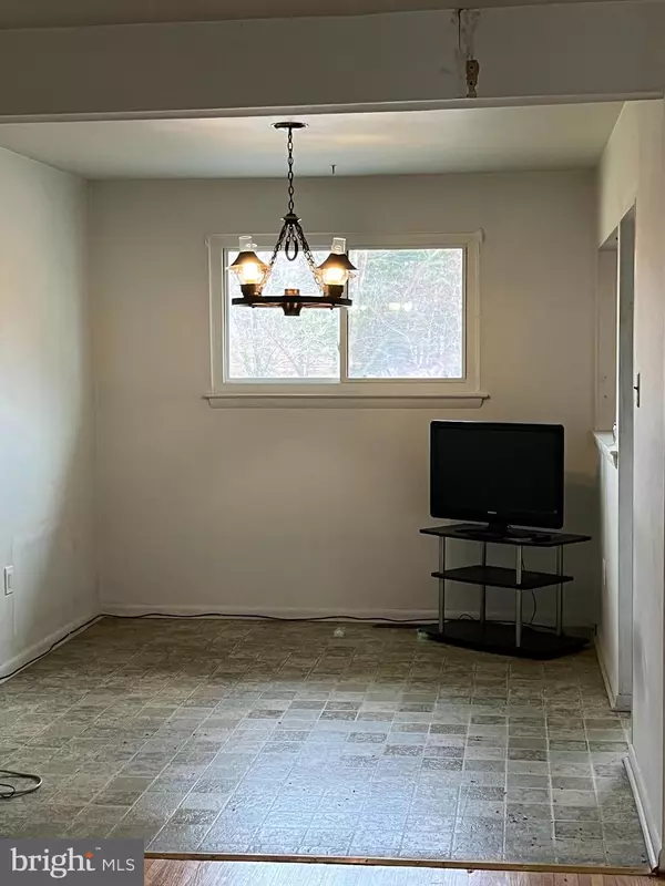 Gibbstown, NJ 08027,1109 LADNER AVE