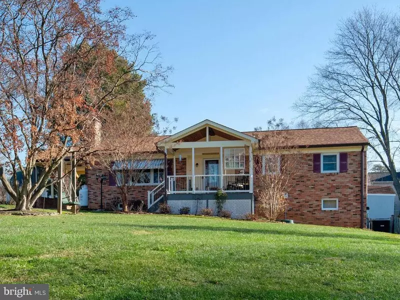 83 S HUGHES ST S, Hamilton, VA 20158