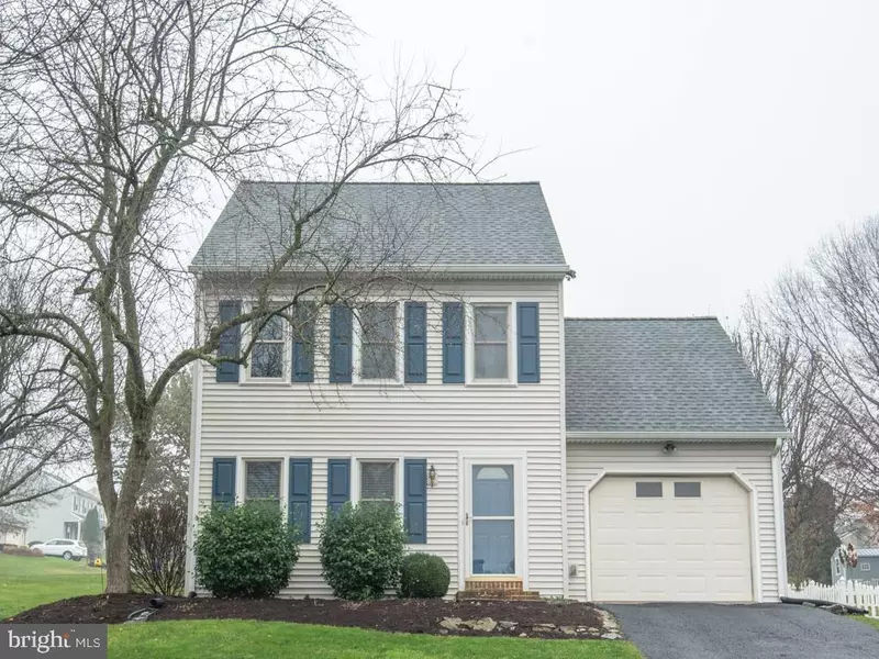 812 KINGS ARMS LN, Lancaster, PA 17602