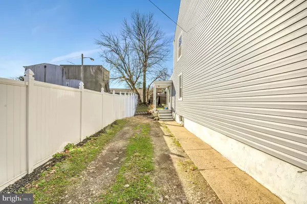 Bordentown, NJ 08505,58-60 2ND ST