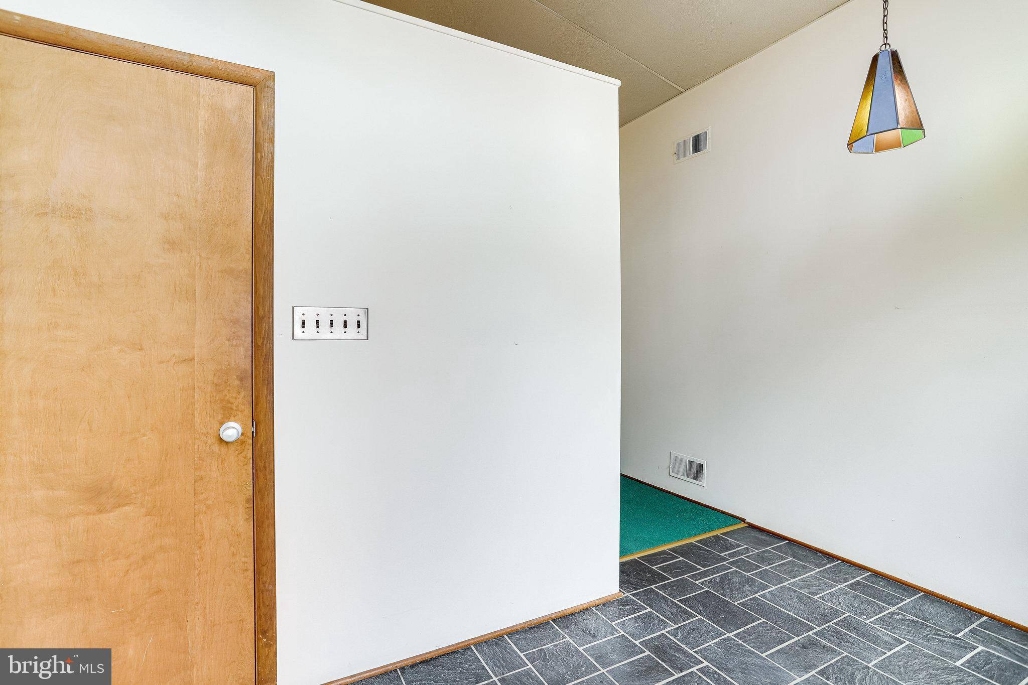 Arlington, VA 22204,611 S STAFFORD ST