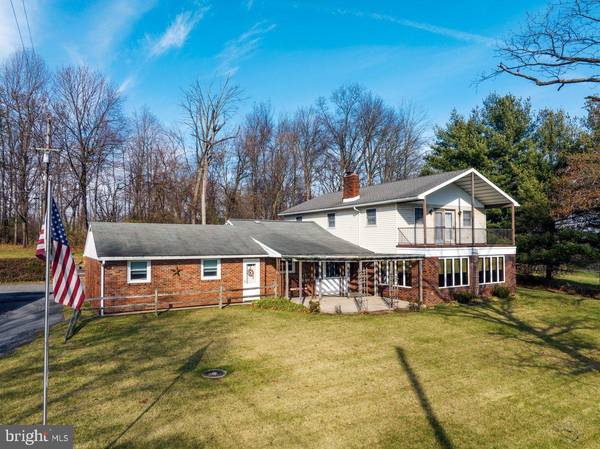 28 MOSER LN, Shoemakersville, PA 19555