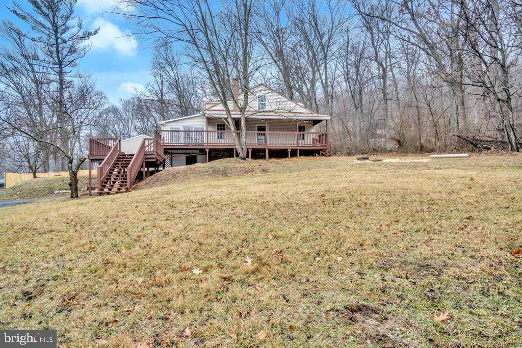 Mount Holly Springs, PA 17065,6 E LOCUST ST