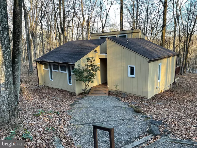 50 GOPHER TRL, Berkeley Springs, WV 25411