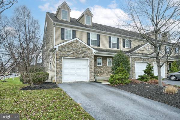 323 LAKESIDE XING, Mount Joy, PA 17552