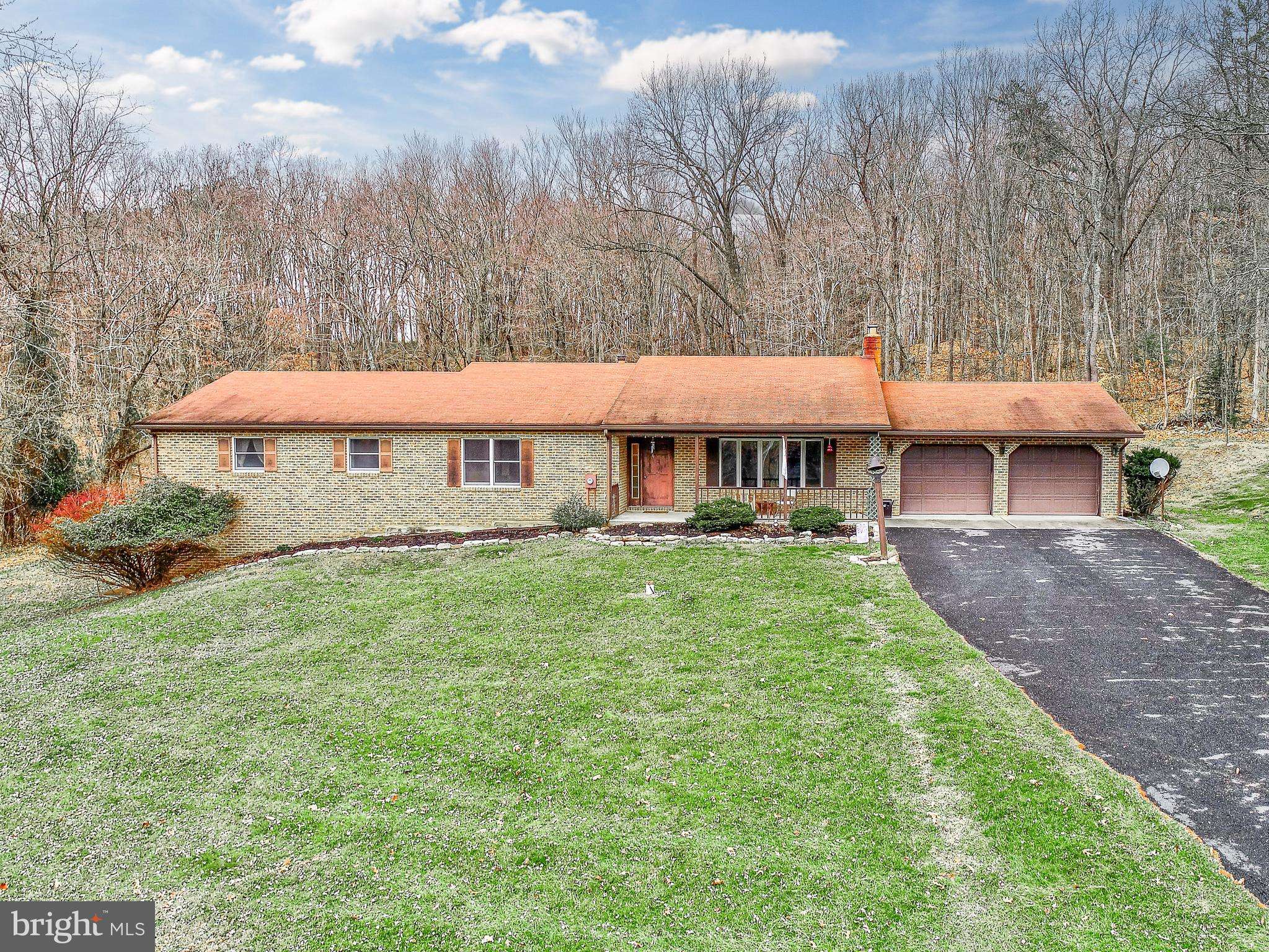1095 BOWER RD, Shermans Dale, PA 17090