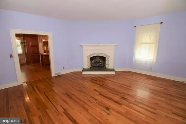 Aaronsburg, PA 16820,208 W AARON SQ