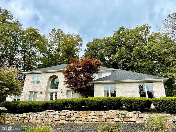 2293 OAK LEAF DR, State College, PA 16803