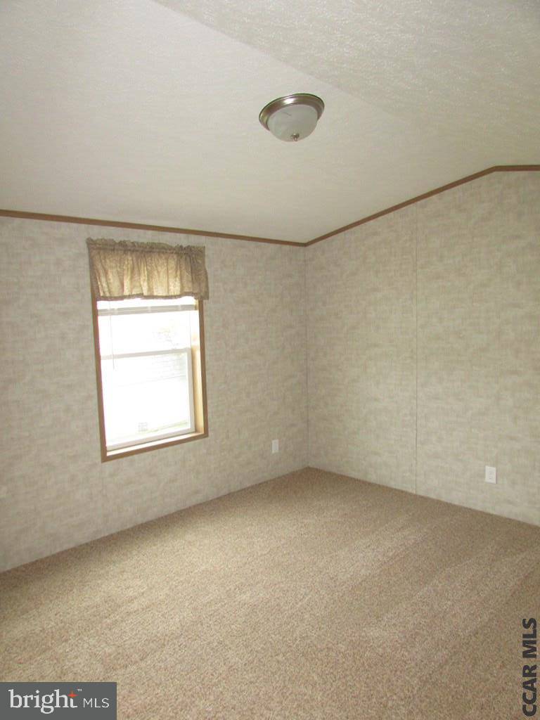 Julian, PA 16844,382 HAWK LN