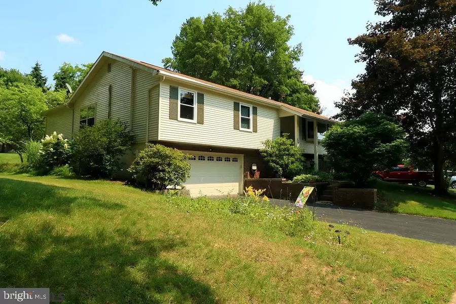 658 BERKSHIRE DR, State College, PA 16803