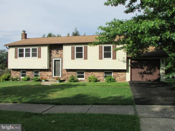 1018 CRABAPPLE DR, State College, PA 16801