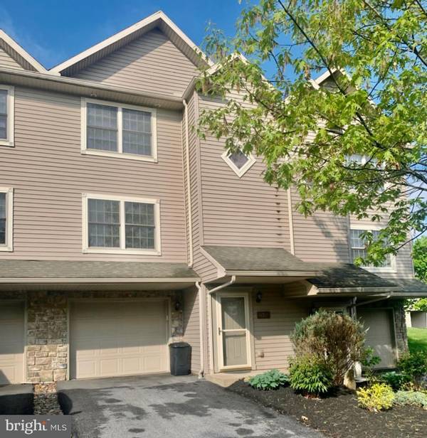 632 OAKWOOD AVE, State College, PA 16803