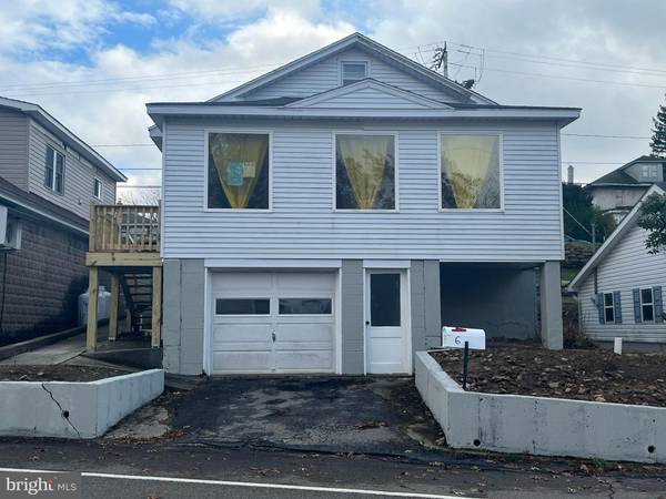 6 GROVE ST, Mcadoo, PA 18237