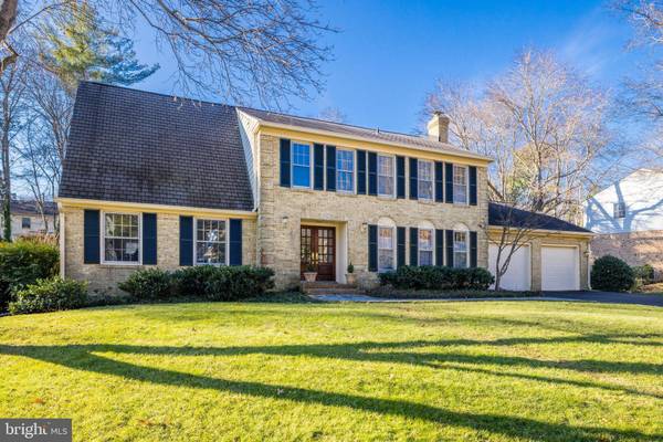 7905 FOXHOUND RD, Mclean, VA 22102