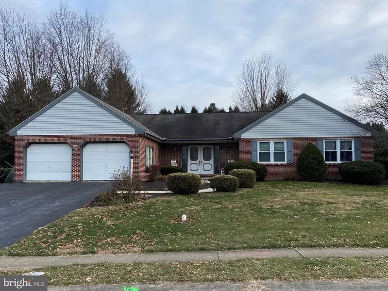 90 MAGNOLIA DR, Leola, PA 17540