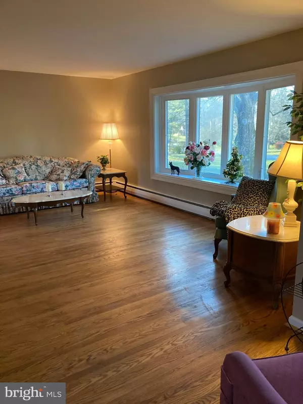 Media, PA 19063,14 CARRIAGE DR