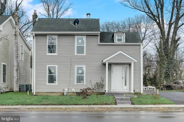 425 N DELMORR AVE, Morrisville, PA 19067