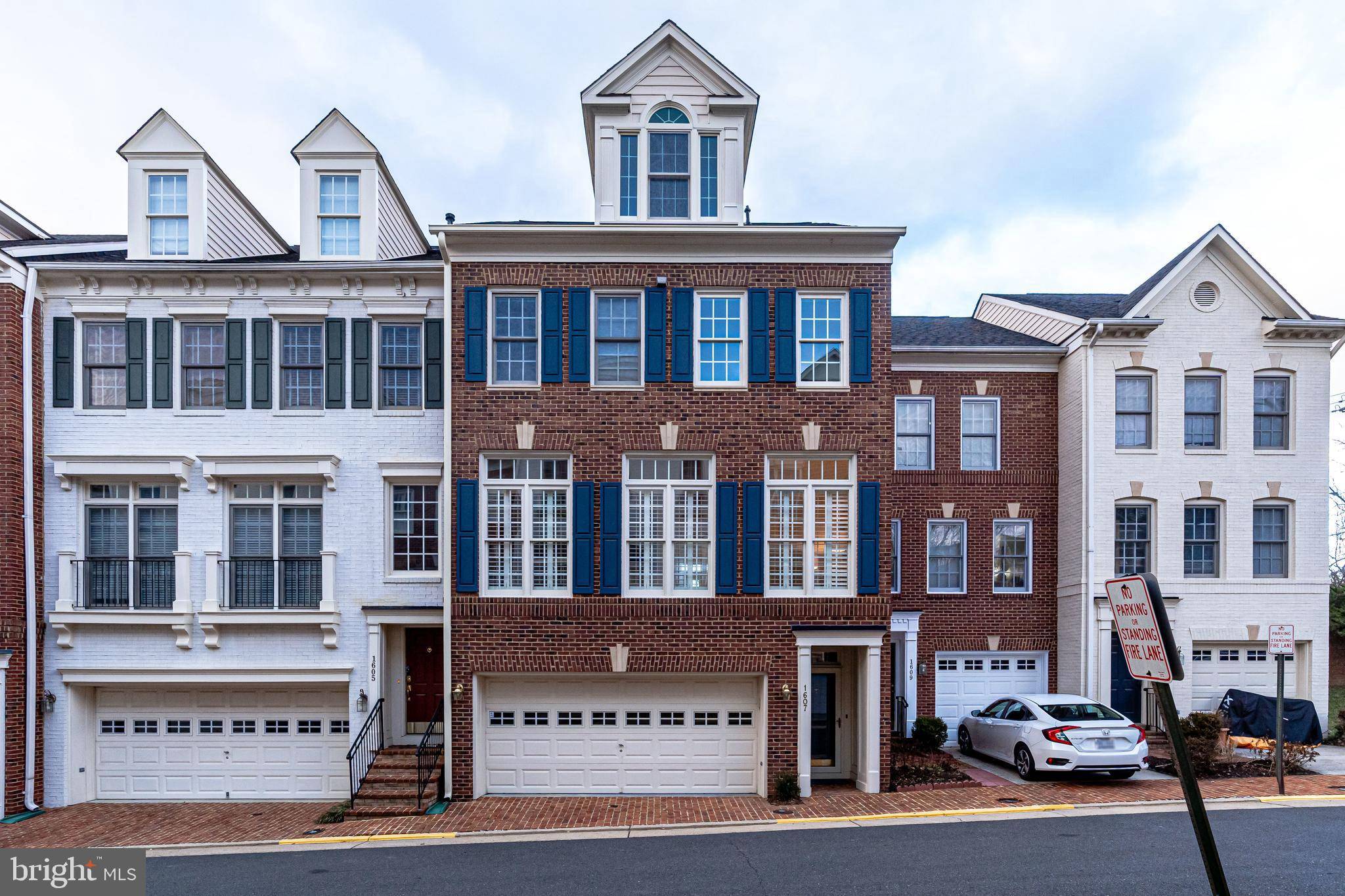 1607 COLONIAL HILLS DR, Mclean, VA 22102