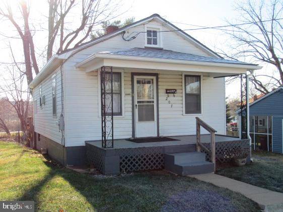 207 W 5TH AVE, Ranson, WV 25438