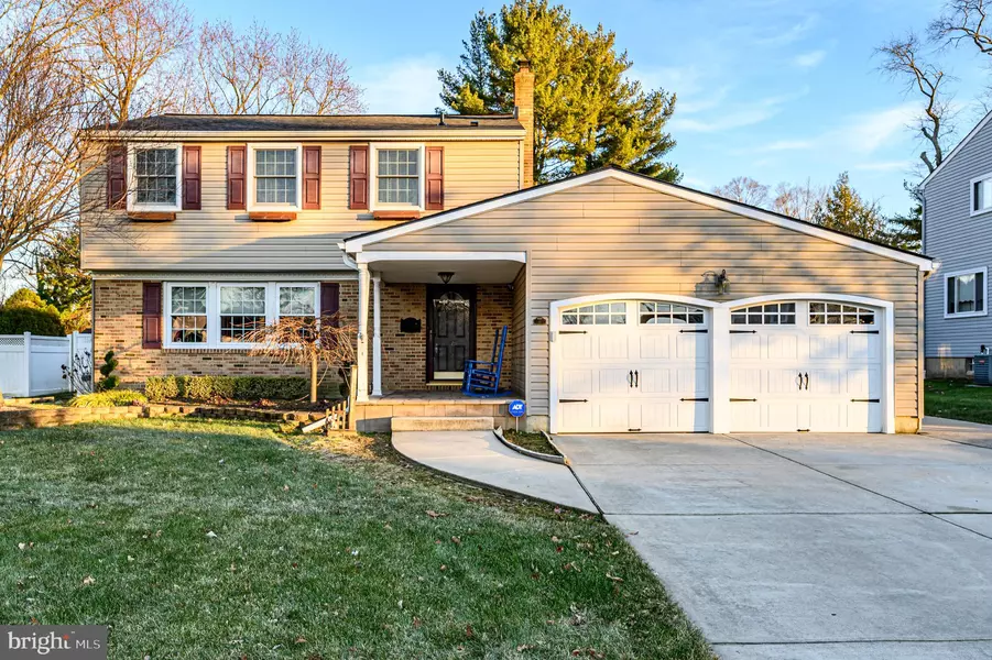 25 W SPLIT ROCK DR, Cherry Hill, NJ 08003