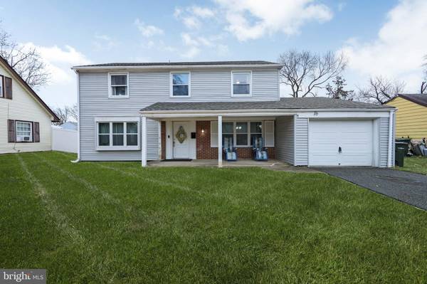 16 PARKSIDE CIR, Willingboro, NJ 08046