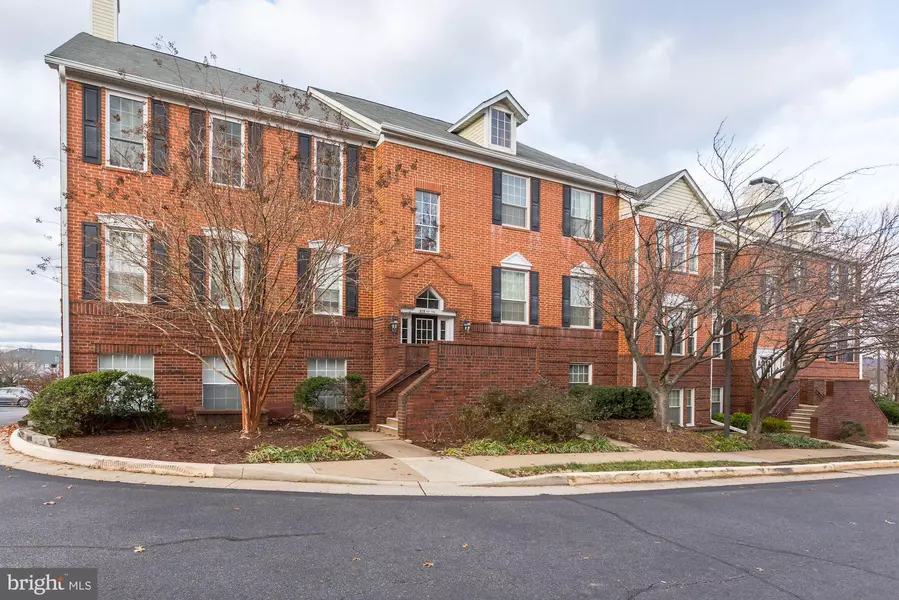 678 GATEWAY DR SE #903, Leesburg, VA 20175