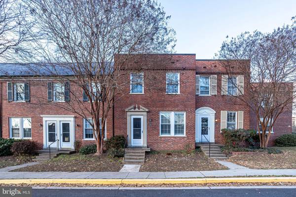 1210 S BARTON ST S #326, Arlington, VA 22204