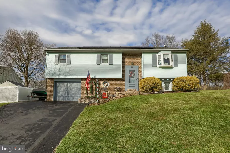 15 ROSEWOOD DR, Lancaster, PA 17603