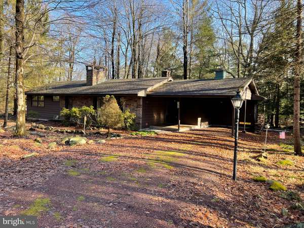 64 GREENWOOD RD #64, Lake Harmony, PA 18624