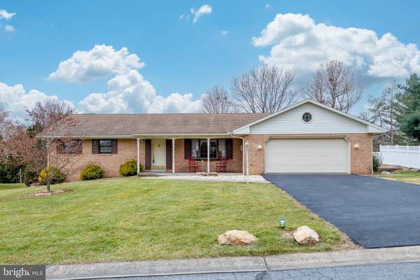 300 SPRING HILL LN, Mountville, PA 17554