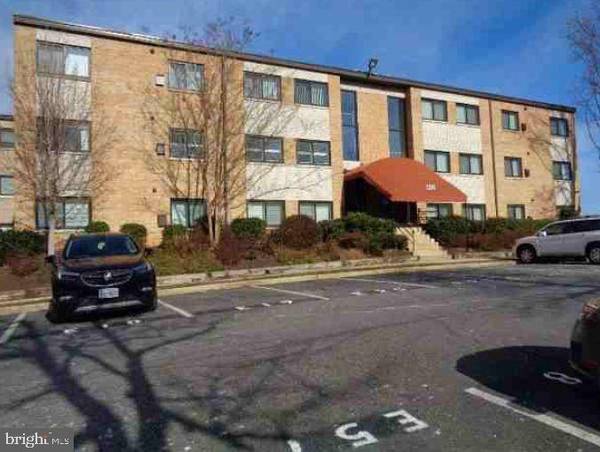 3320 S 28TH ST #403, Alexandria, VA 22302