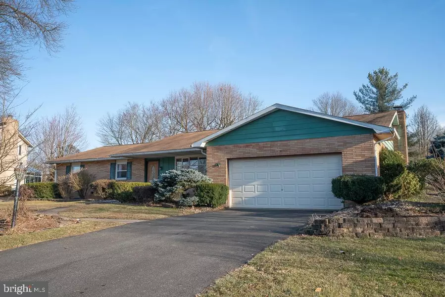 4242 WINDSOR PL, Center Valley, PA 18034