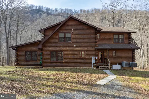 Great Cacapon, WV 25422,6068 ROCKFORD RD