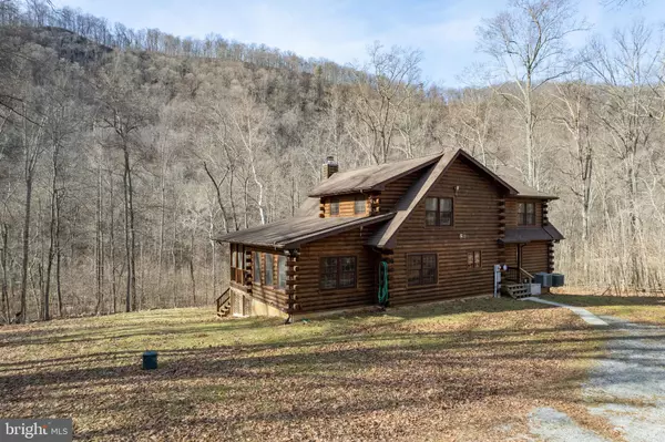 Great Cacapon, WV 25422,6068 ROCKFORD RD