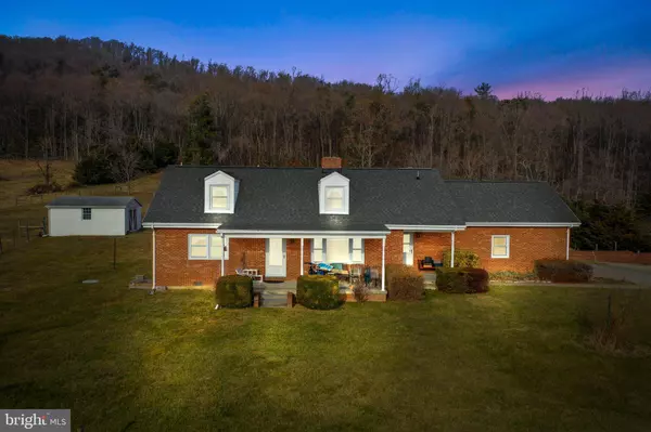 1067 COTTONTOWN RD, Strasburg, VA 22657