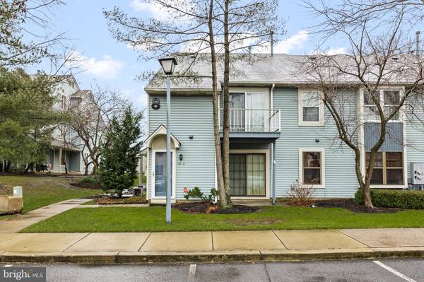 156-B BRADFORD CT, Mount Laurel, NJ 08054