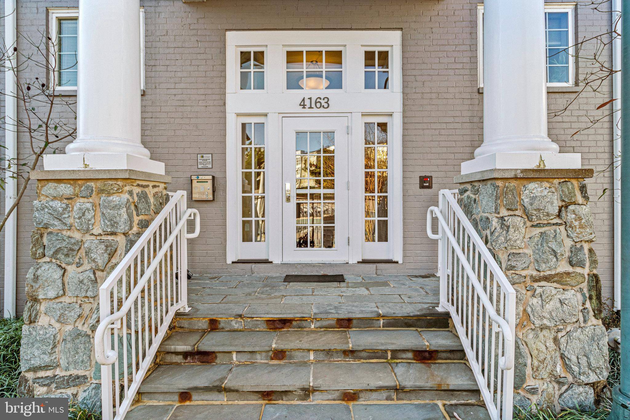 4163 S FOUR MILE RUN DR #103, Arlington, VA 22204