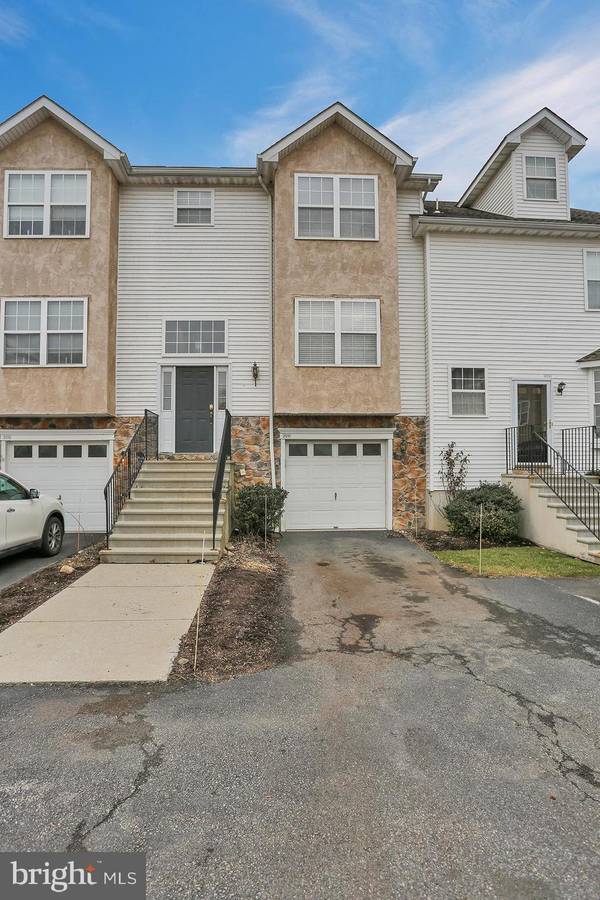 2011 HAMPTON CT, Morgantown, PA 19543