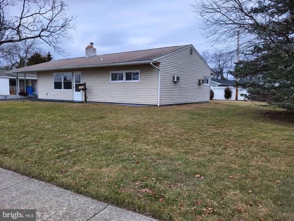 8 GLENWOOD LN, Levittown, PA 19055