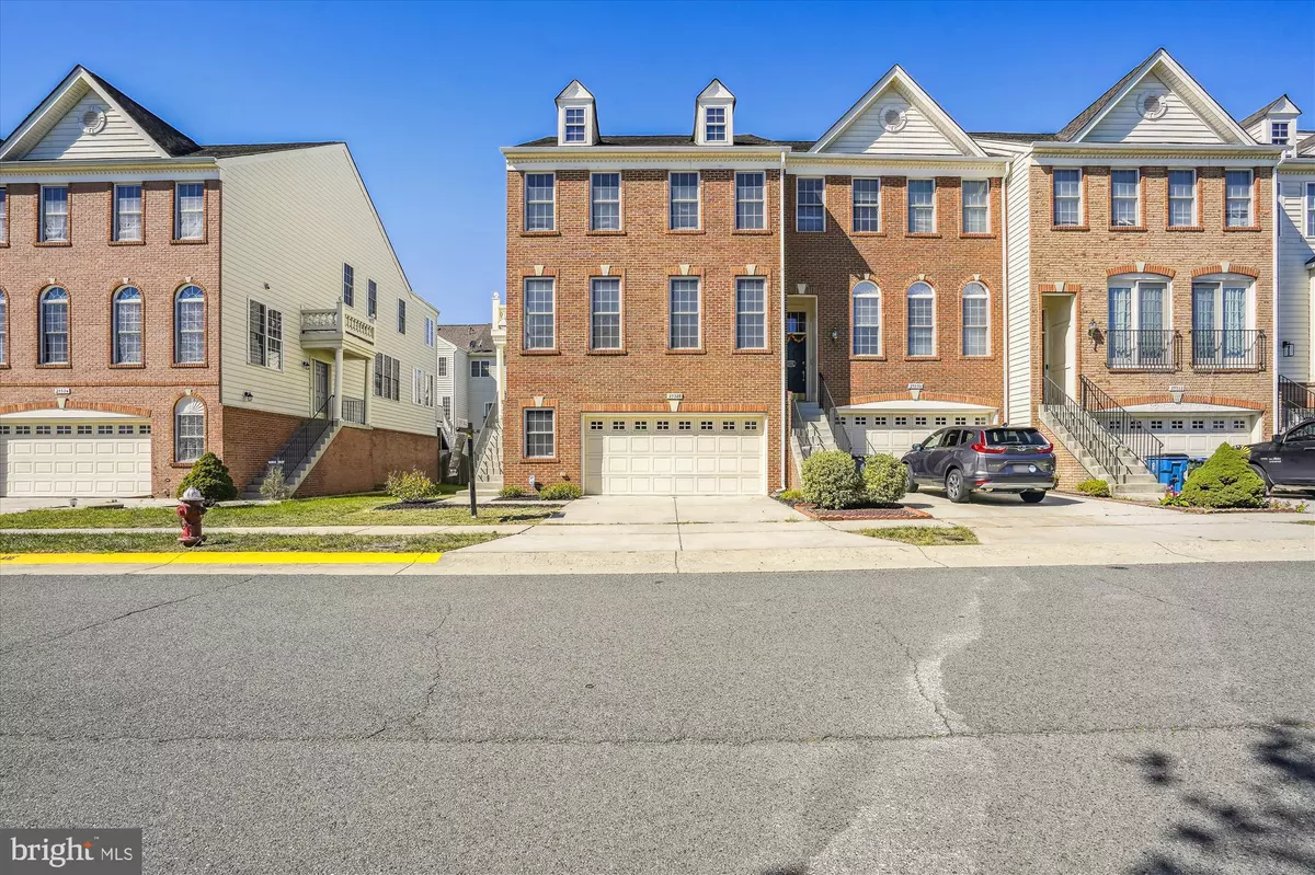 Chantilly, VA 20152,25328 WHIPPOORWILL TER