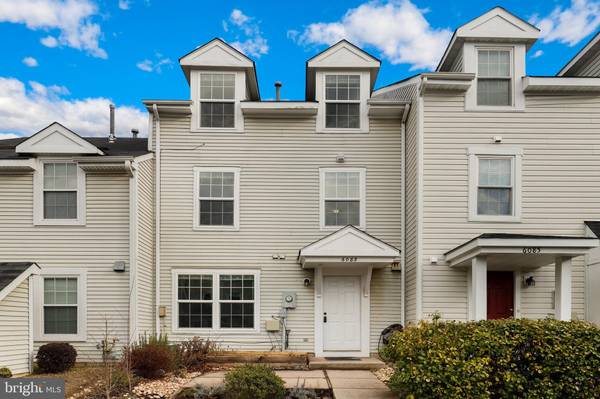 6083 NETHERTON ST, Centreville, VA 20120