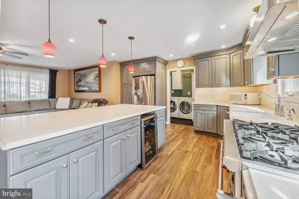 Princeton Junction, NJ 08550,8 LAKE SHORE DR