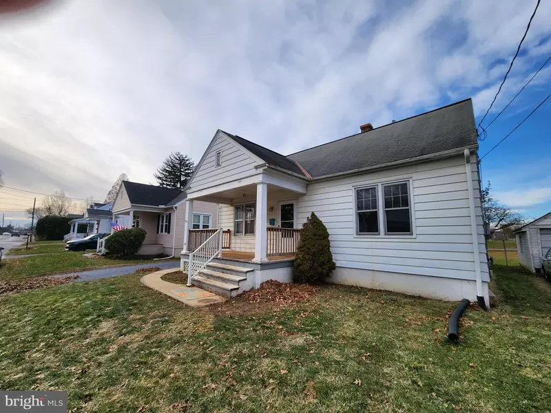 232 E FERDINAND ST, Manheim, PA 17545