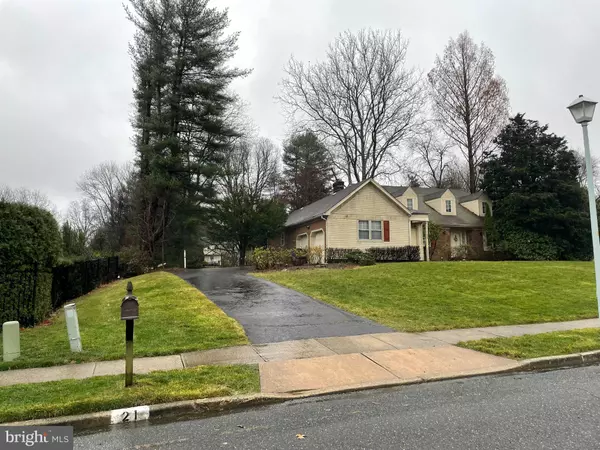 21 PACKARD DR, Middletown, NJ 07748