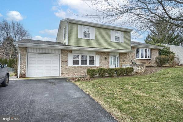 11 LAUREL DR, Mechanicsburg, PA 17055